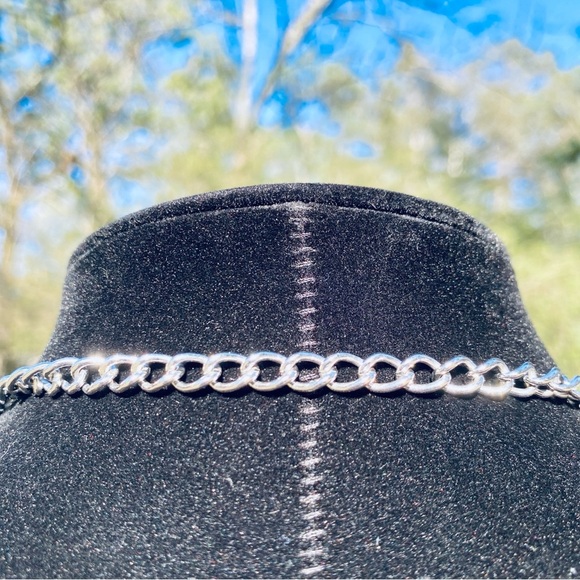 Vintage Silver Tone Rhinestone Collar Necklace w. Hook Clasp Leaf Design - Picture 4 of 7